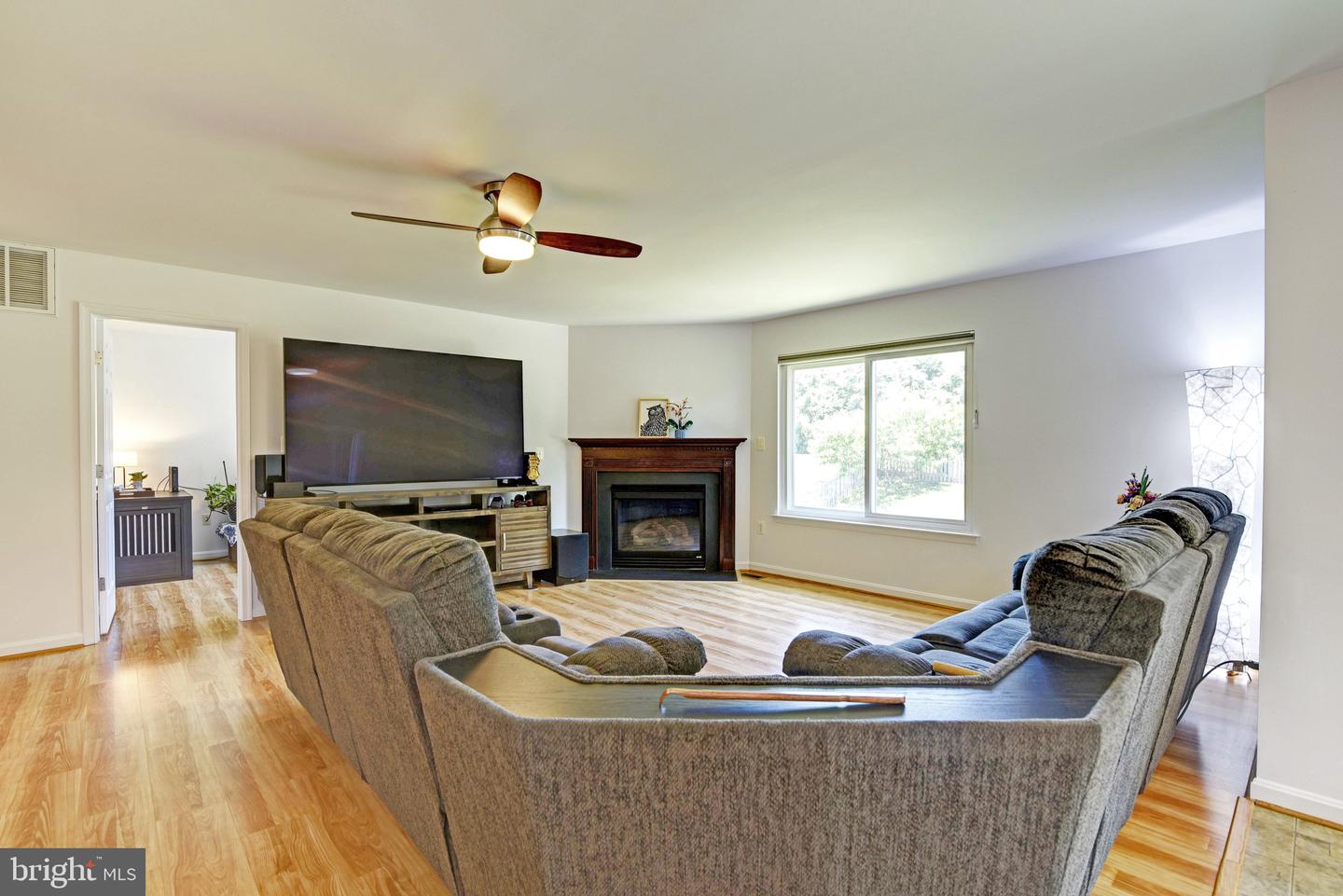851 Woodcrest LOOP