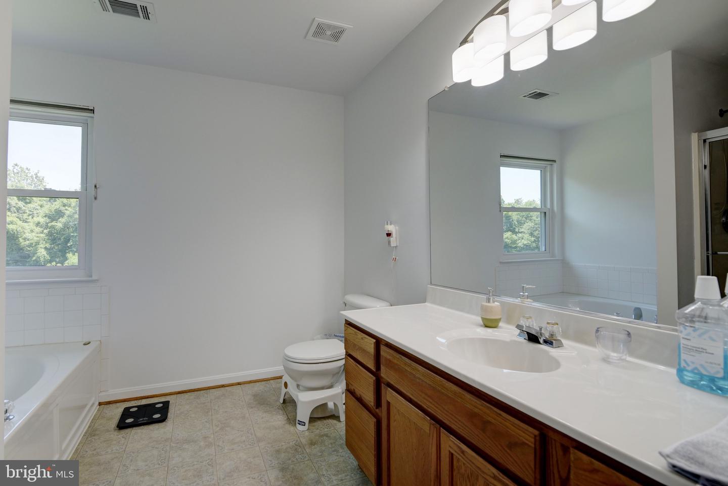 851 Woodcrest LOOP