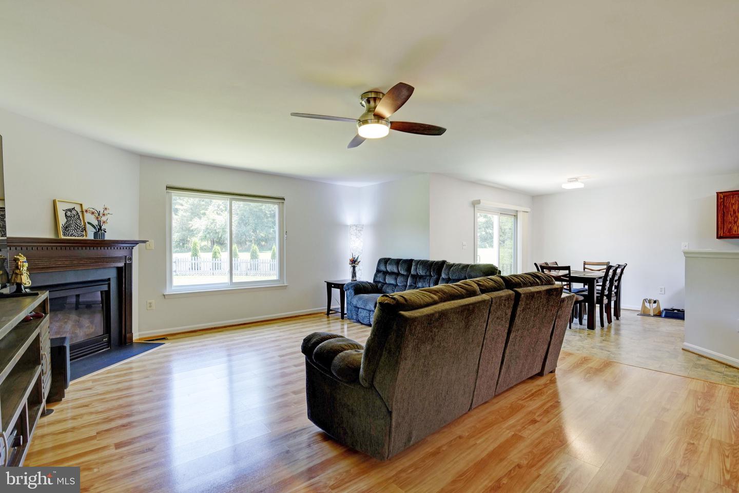 851 Woodcrest LOOP