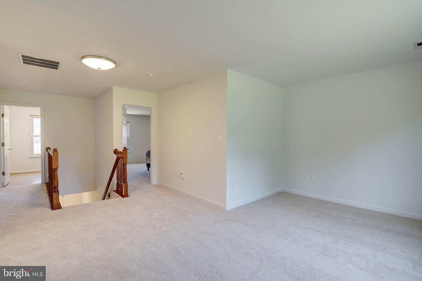 851 Woodcrest LOOP