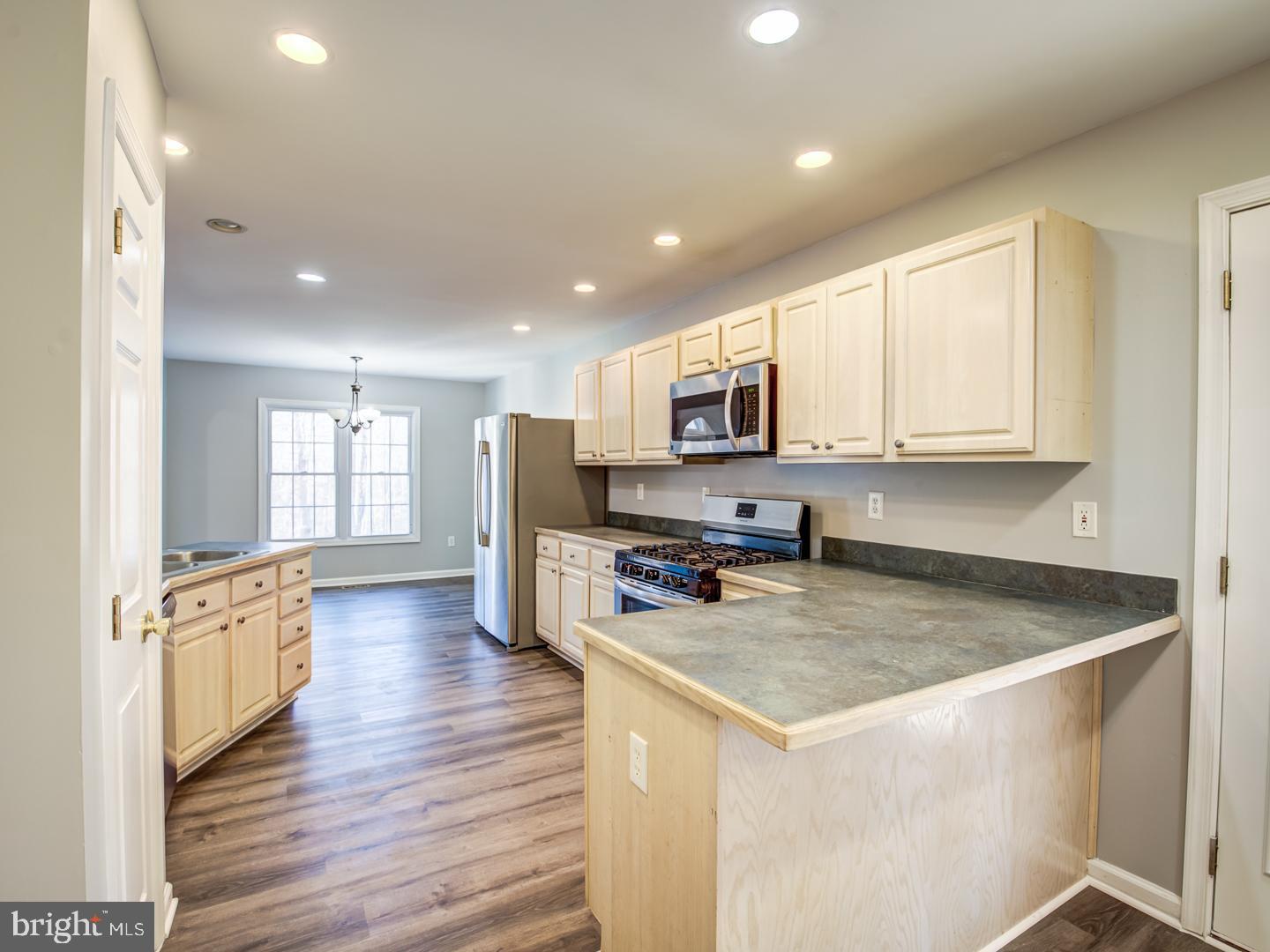 2033 LEEHIGH DRIVE