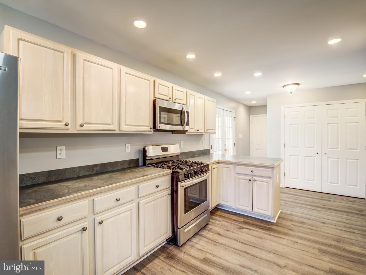 2033 LEEHIGH DRIVE