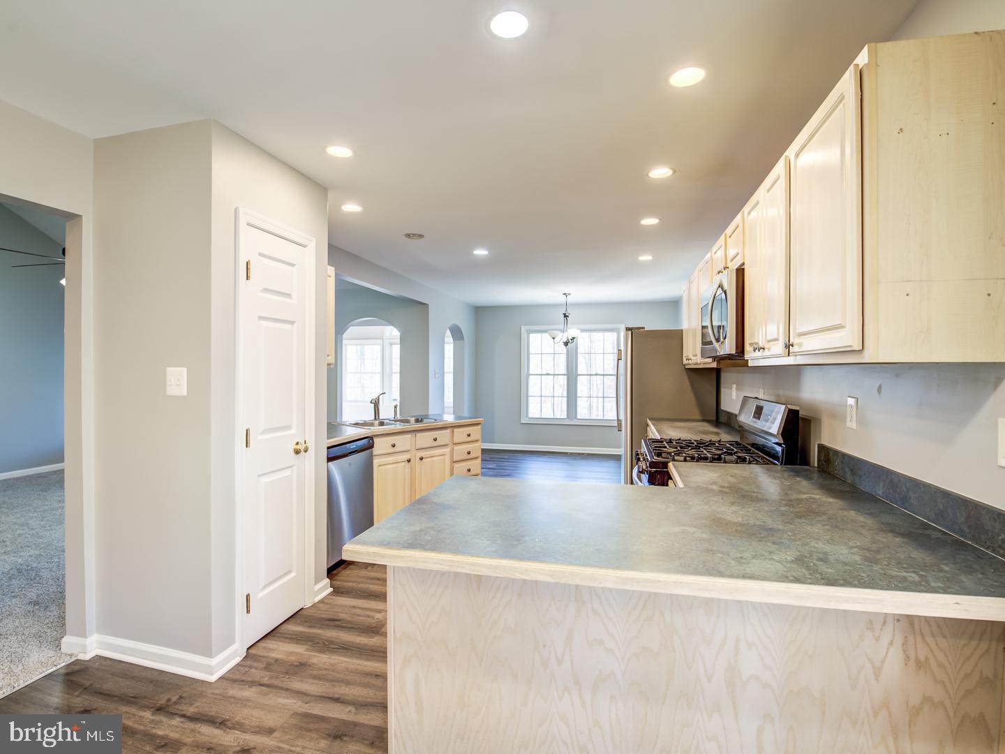 2033 LEEHIGH DRIVE