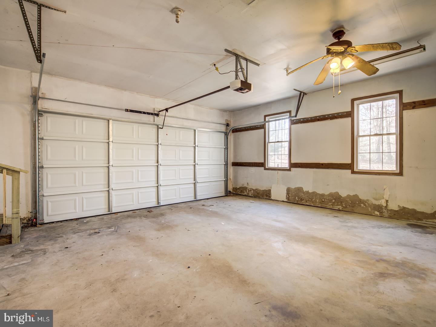 2033 LEEHIGH DRIVE