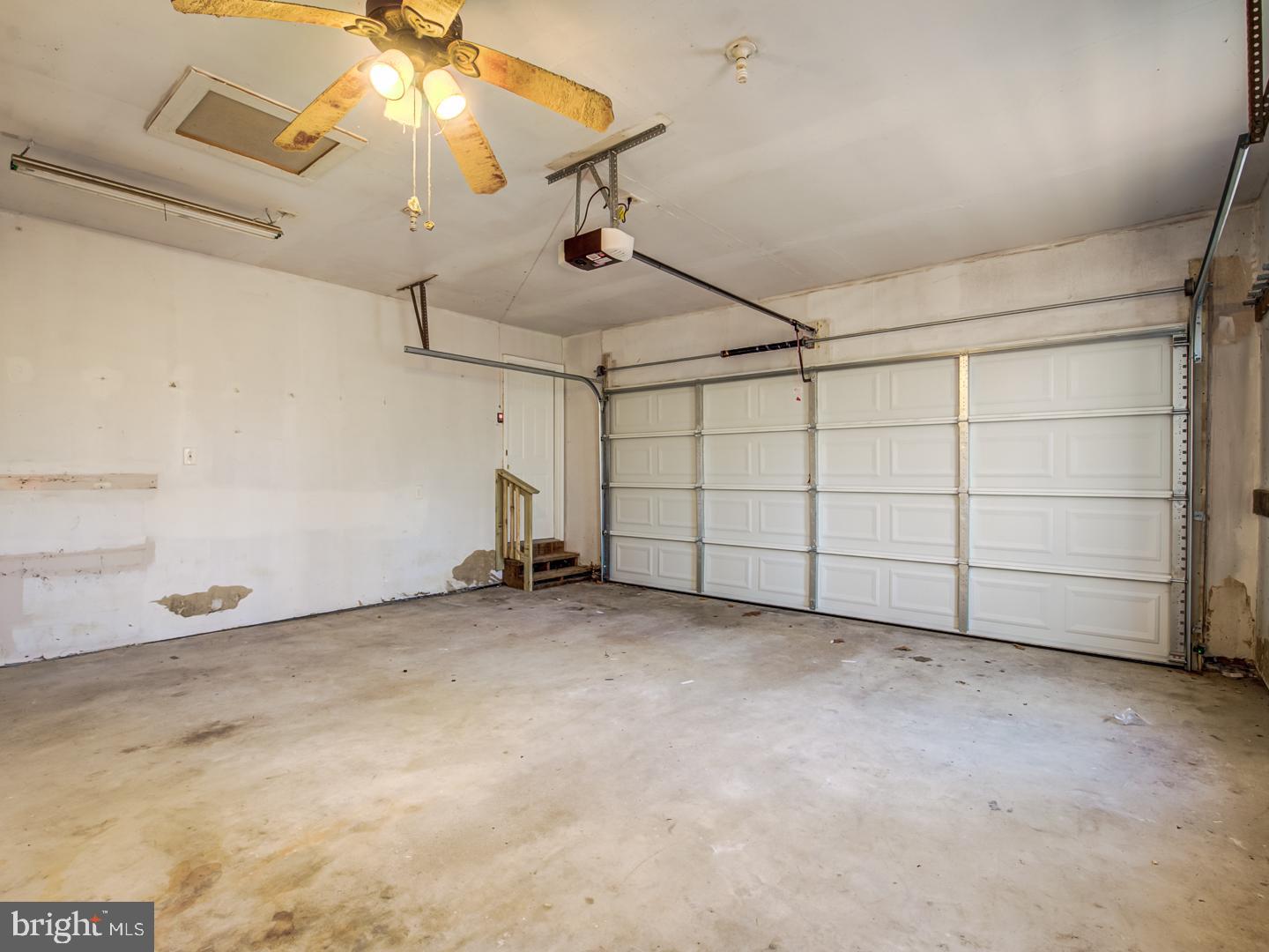 2033 LEEHIGH DRIVE