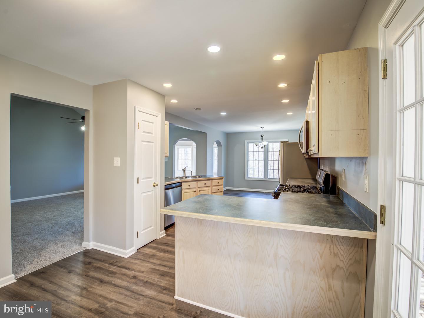 2033 LEEHIGH DRIVE