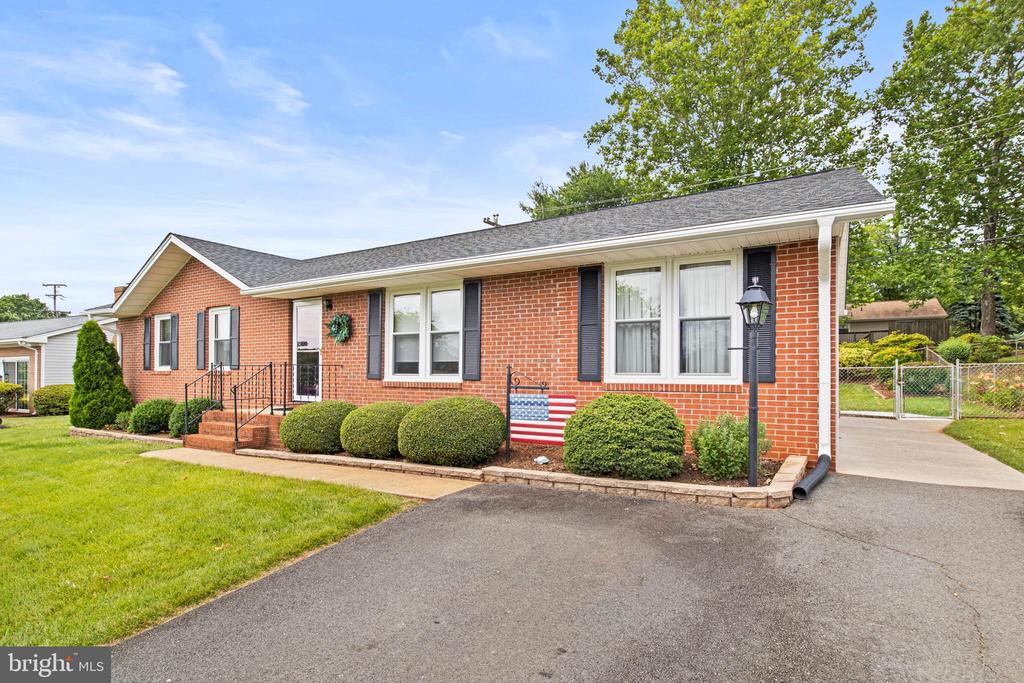 300 CHESTNUT DRIVE