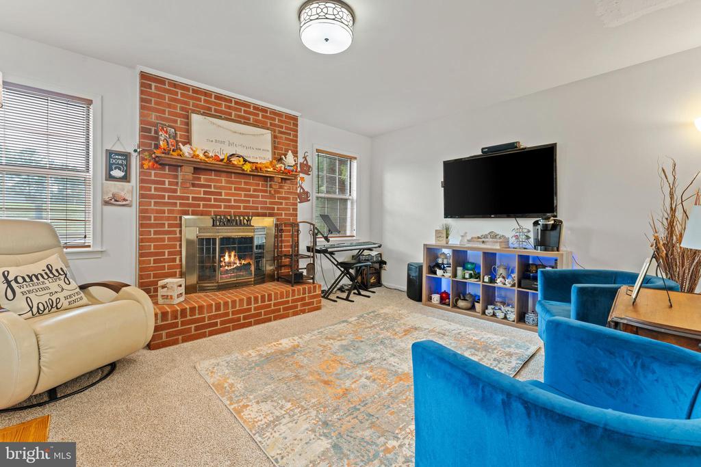 2321 MAPLEWOOD DRIVE