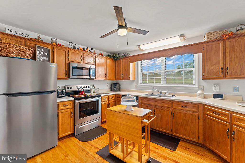 2321 MAPLEWOOD DRIVE