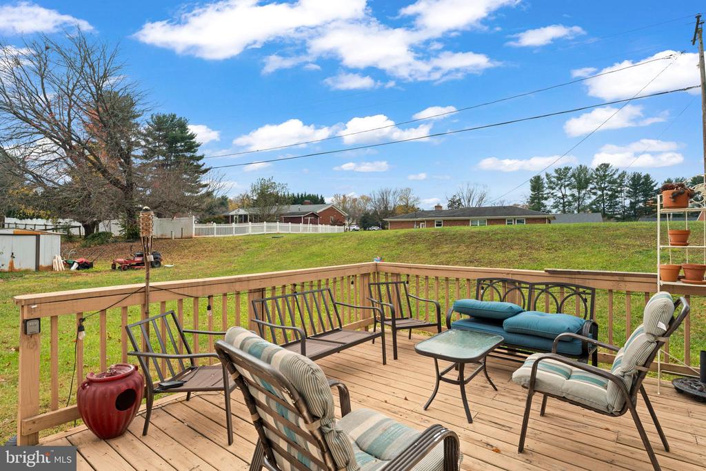 2321 MAPLEWOOD DRIVE