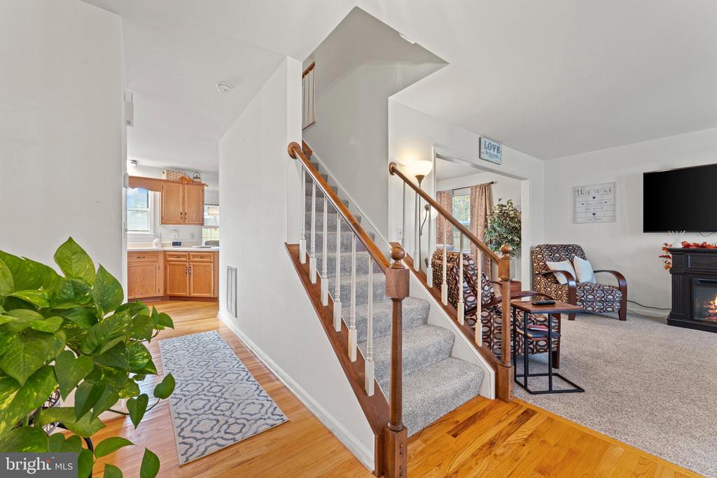 2321 MAPLEWOOD DRIVE