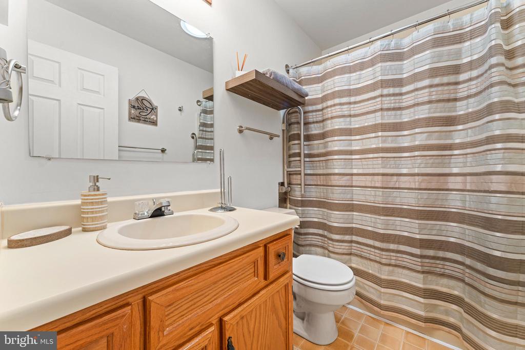 2321 MAPLEWOOD DRIVE