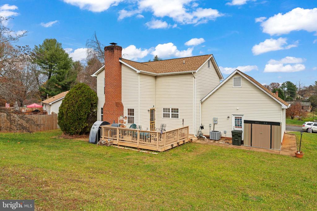 2321 MAPLEWOOD DRIVE