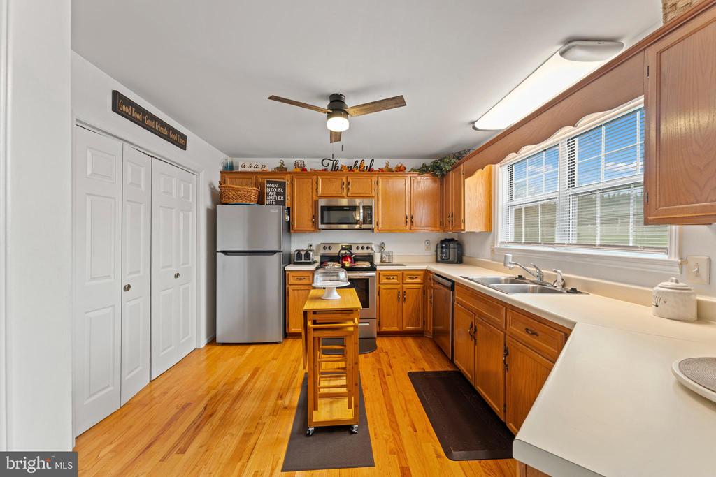 2321 MAPLEWOOD DRIVE