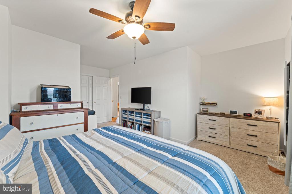 2321 MAPLEWOOD DRIVE