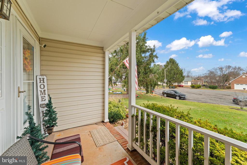 2321 MAPLEWOOD DRIVE