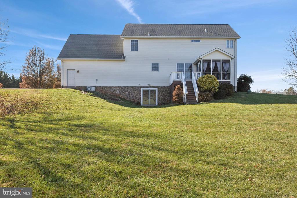 19147 JOHN WILLIAM PLACE
