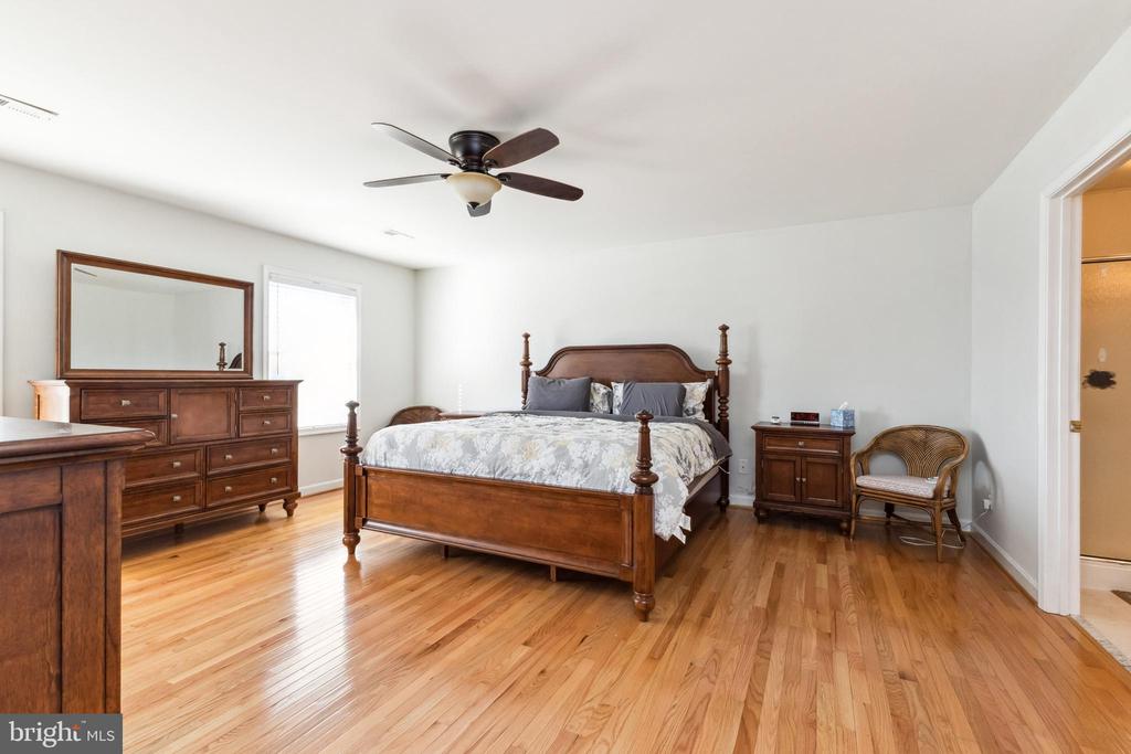 19147 JOHN WILLIAM PLACE
