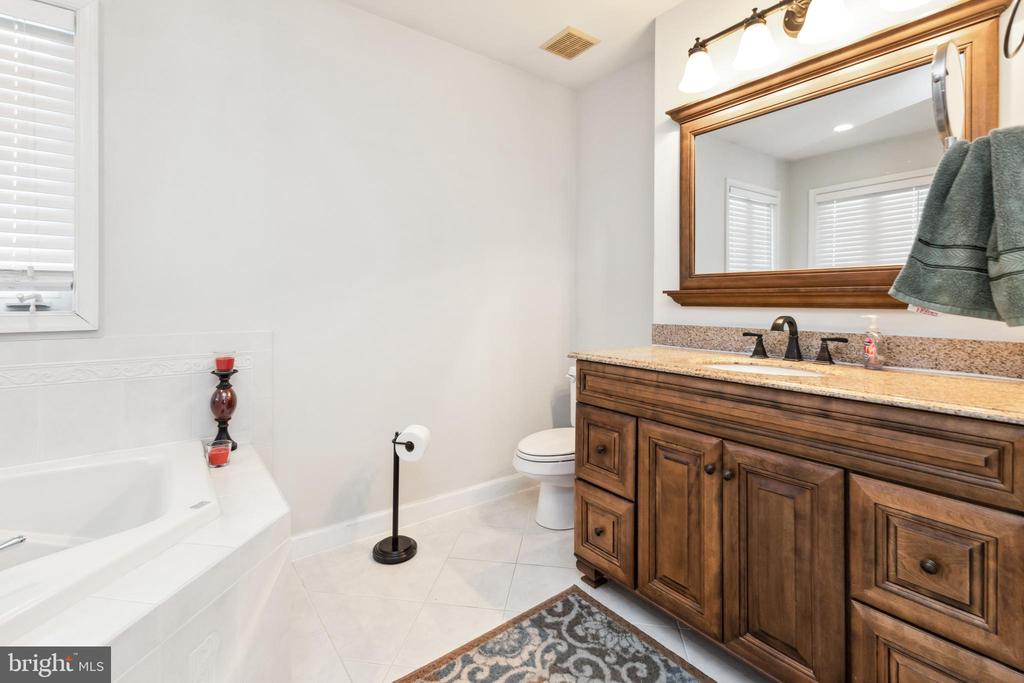 19147 JOHN WILLIAM PLACE