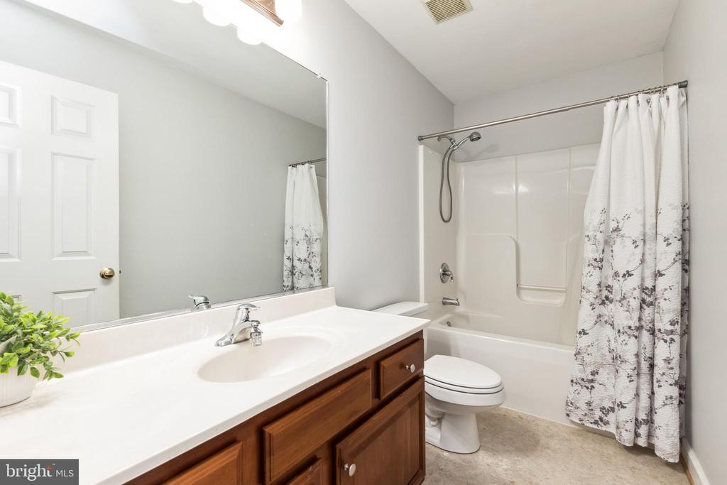 19147 JOHN WILLIAM PLACE
