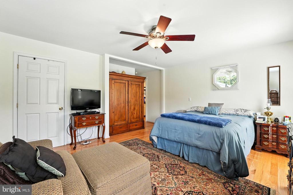 6507 JAMES MONROE HIGHWAY