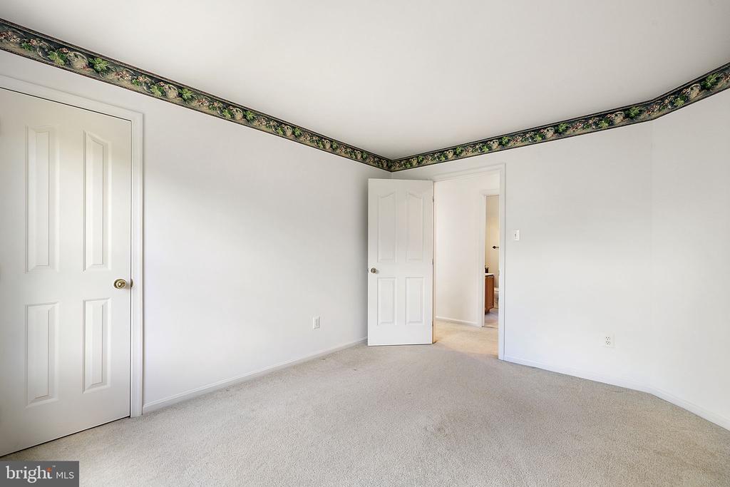 1372 FREEMAN DRIVE