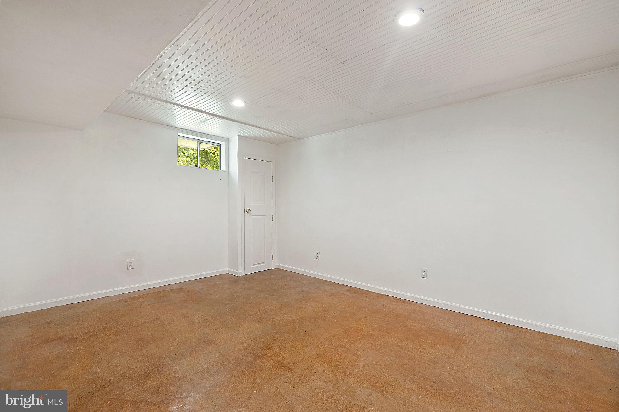 1372 FREEMAN DRIVE