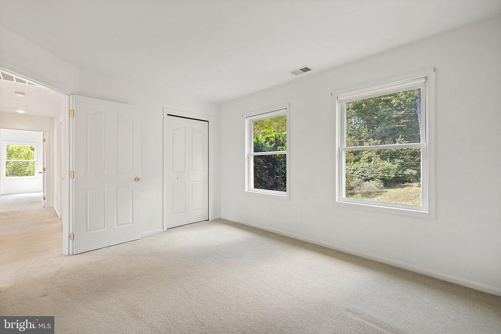 1372 FREEMAN DRIVE