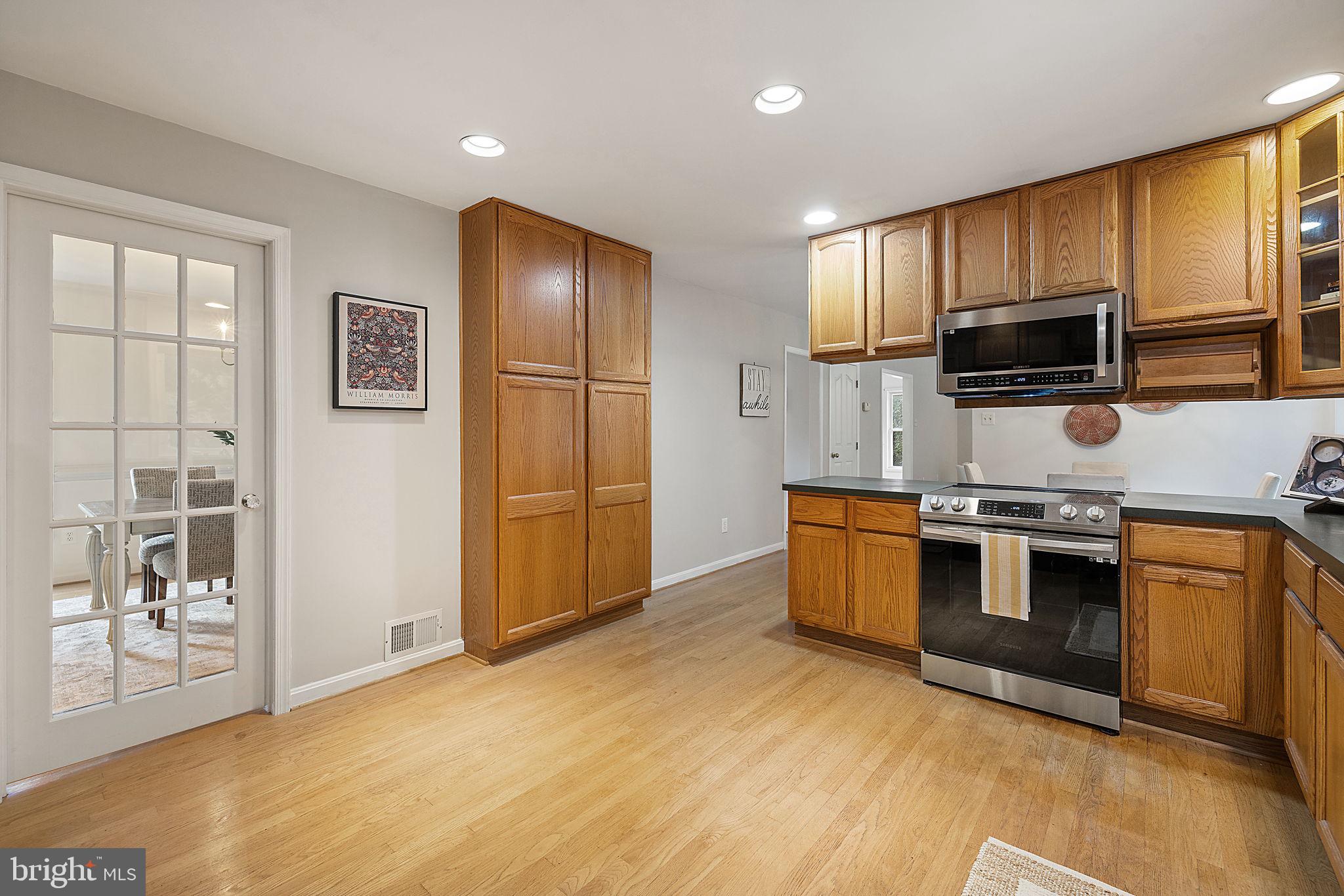 1372 FREEMAN DRIVE