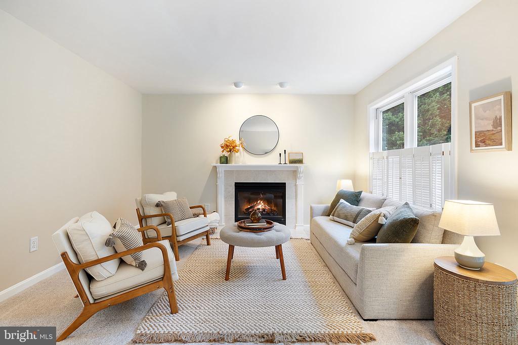1372 FREEMAN DRIVE