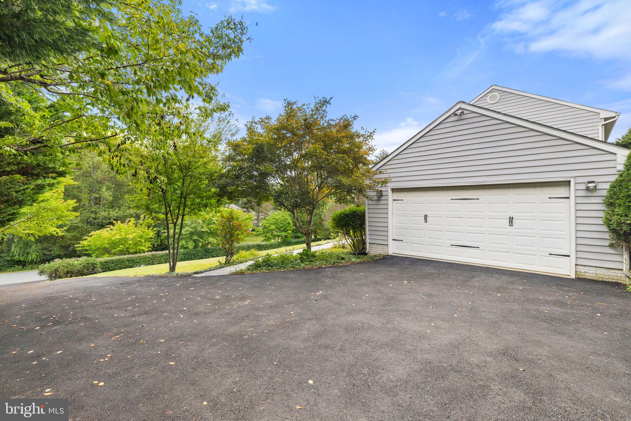 1372 FREEMAN DRIVE