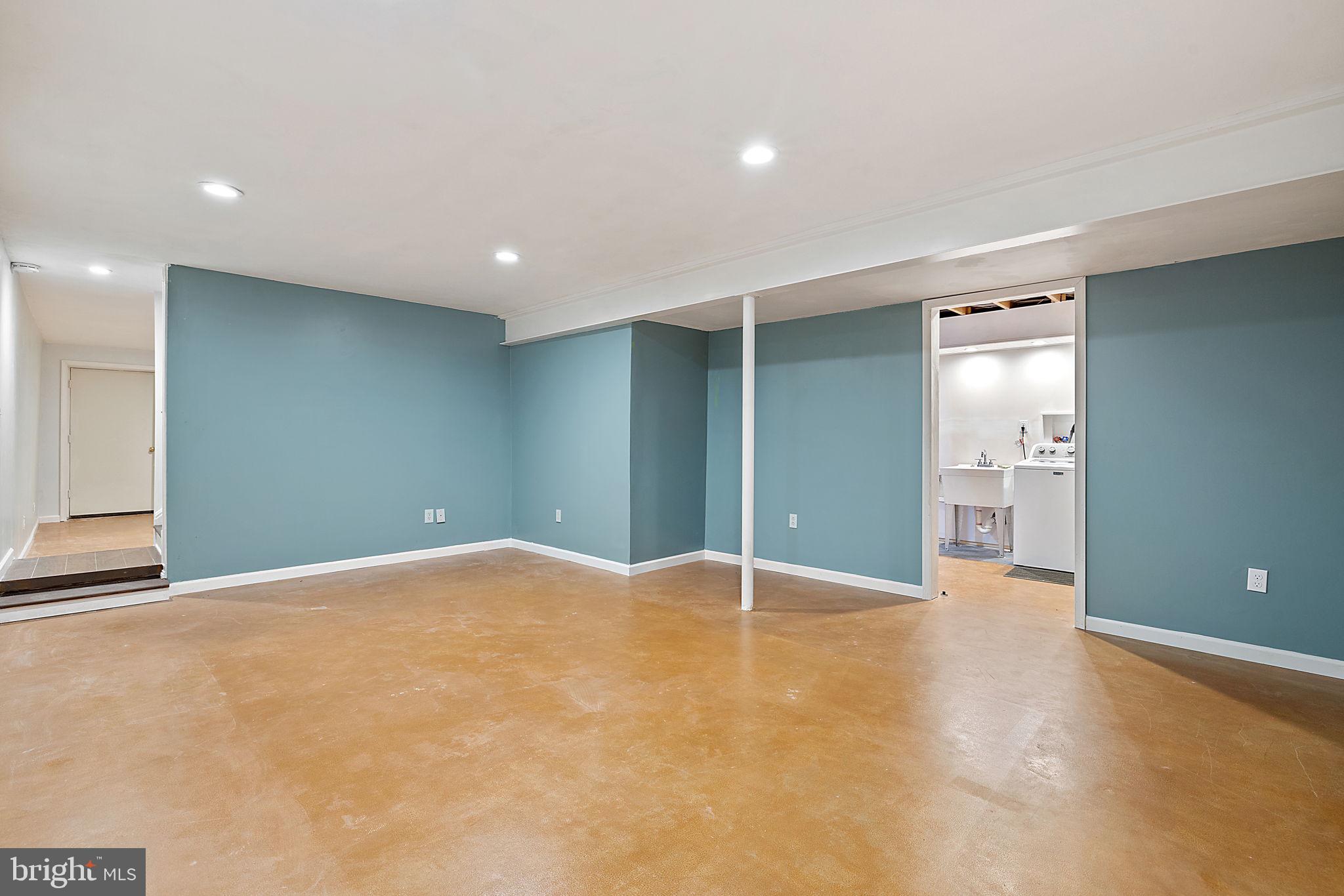 1372 FREEMAN DRIVE