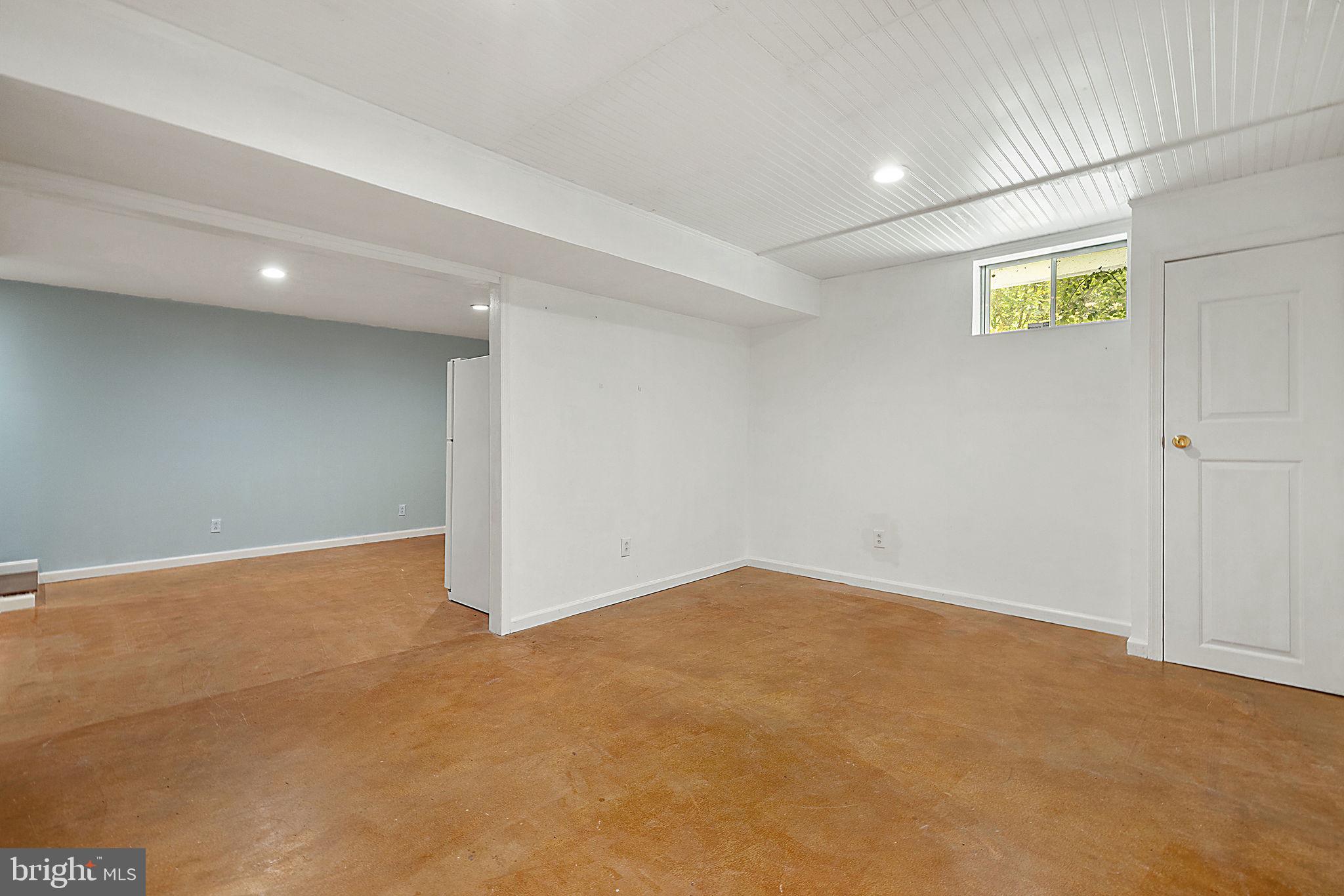 1372 FREEMAN DRIVE