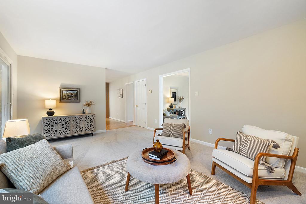 1372 FREEMAN DRIVE