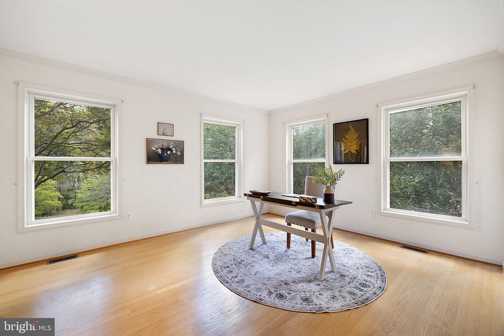 1372 FREEMAN DRIVE