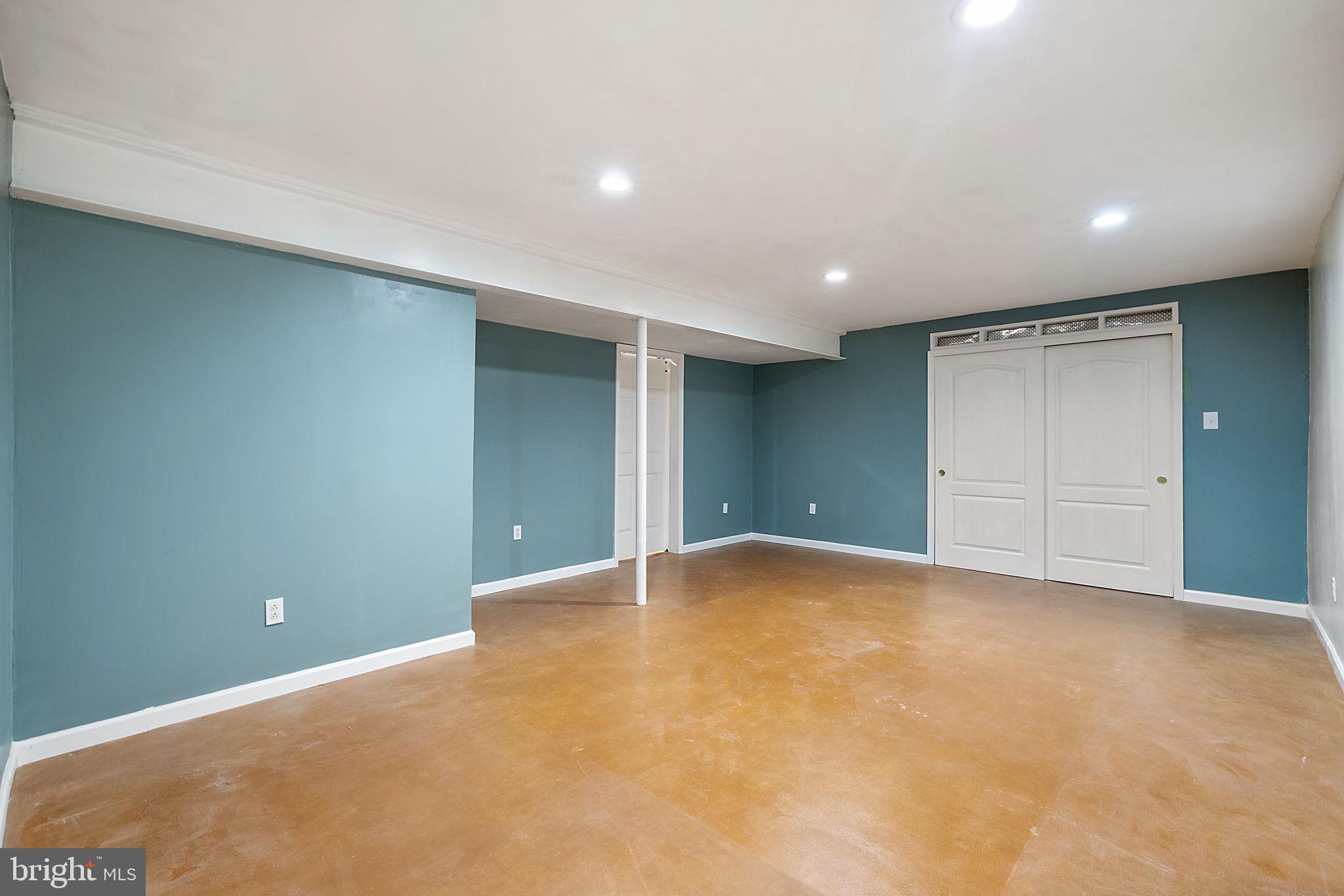 1372 FREEMAN DRIVE