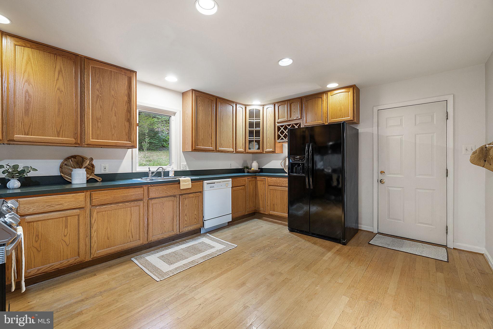 1372 FREEMAN DRIVE