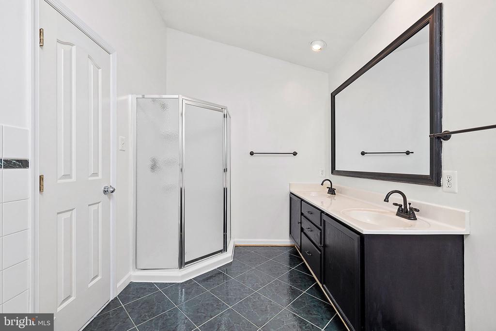 1372 FREEMAN DRIVE