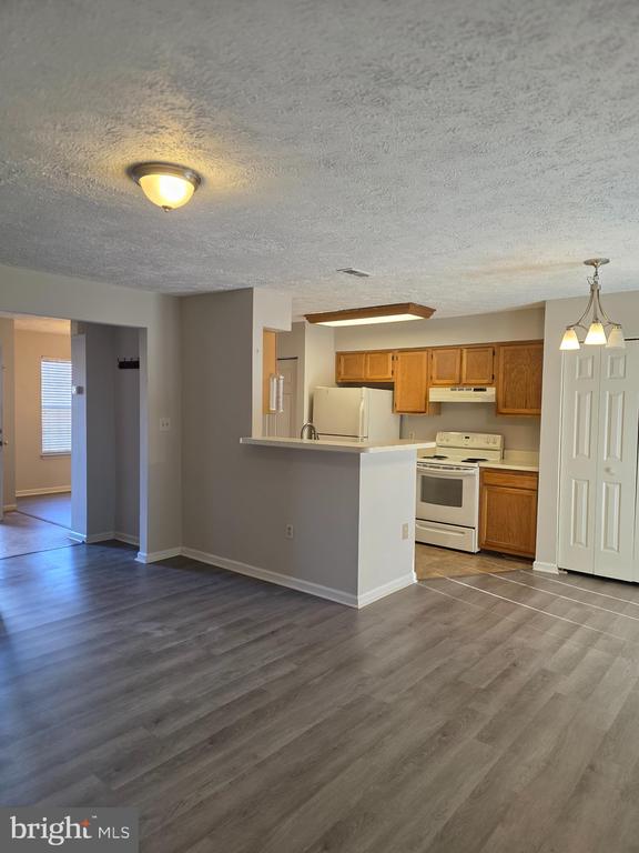 528 CROMWELL COURT