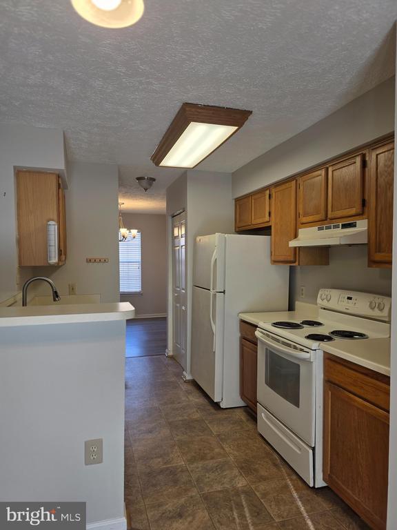 528 CROMWELL COURT