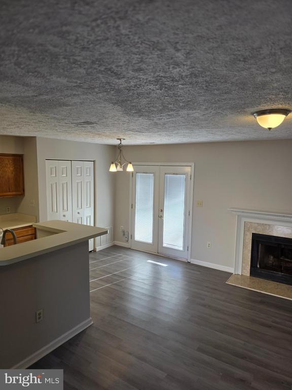 528 CROMWELL COURT