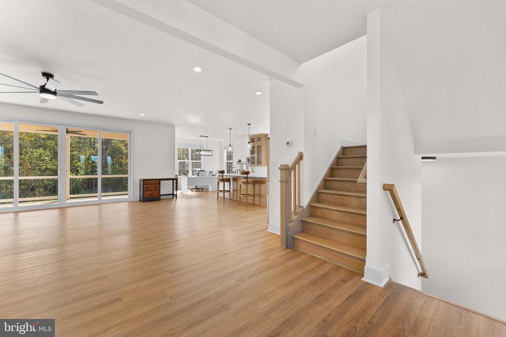 9140 VISTAVIEW LANE