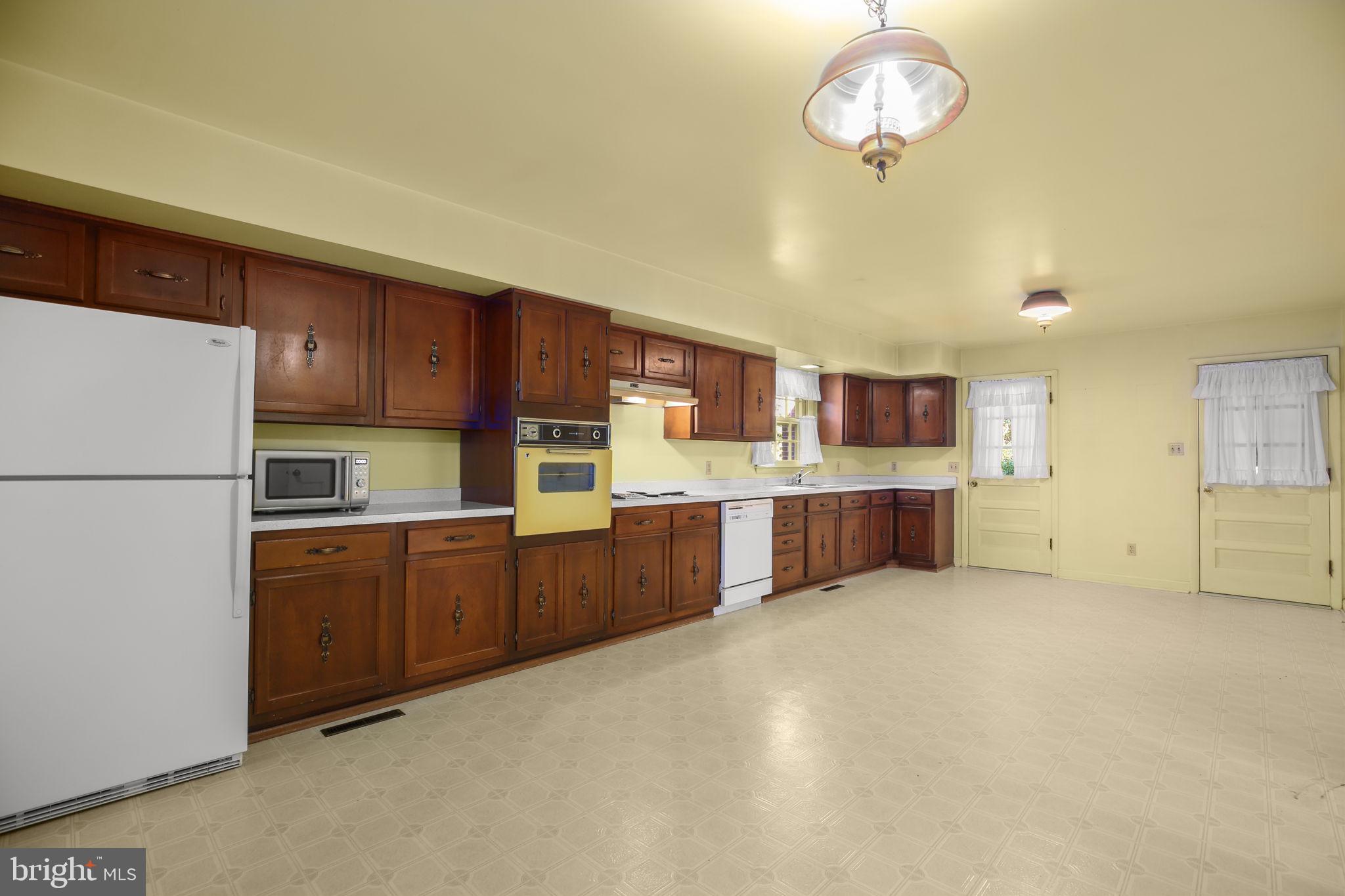 13880 RIDGELEA AVENUE