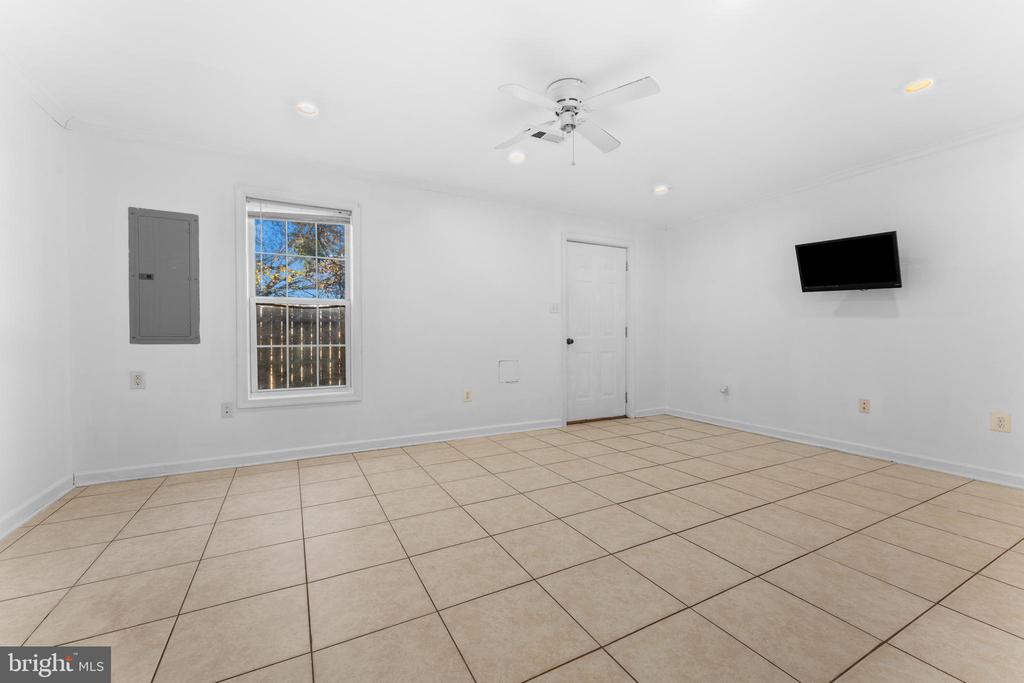 617 MEADOWBROOK