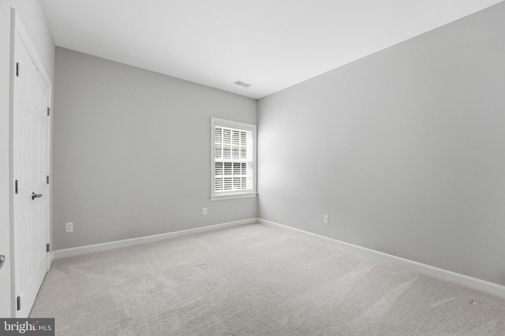 3444 STRATFORD DRIVE