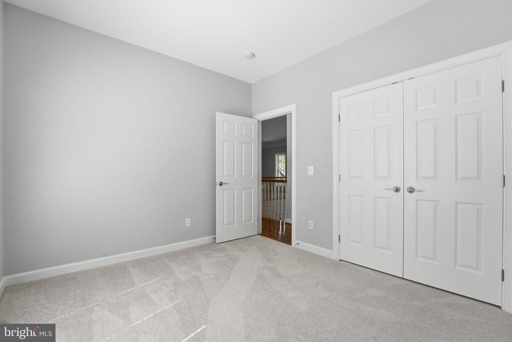 3444 STRATFORD DRIVE