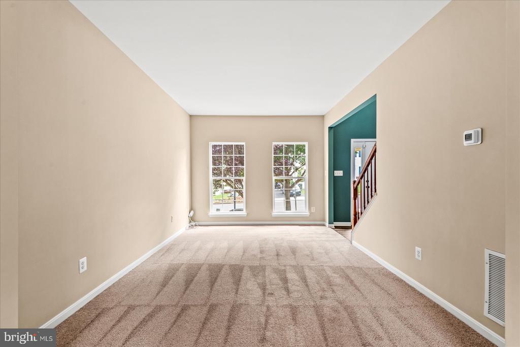 635 HOLLY CREST DRIVE