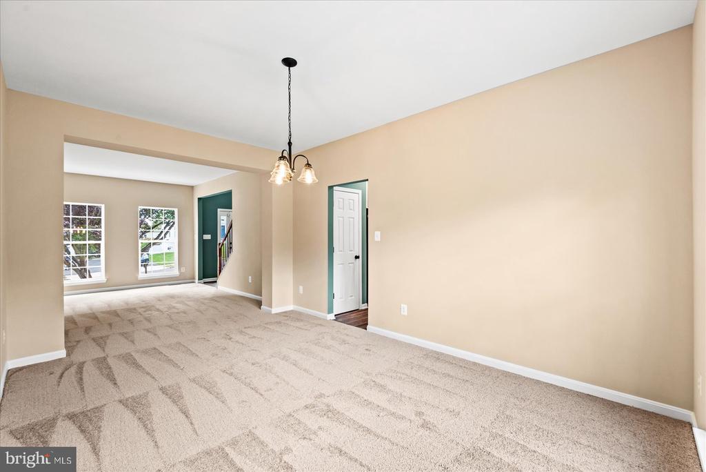 635 HOLLY CREST DRIVE
