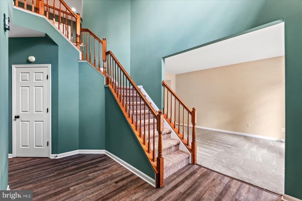 635 HOLLY CREST DRIVE