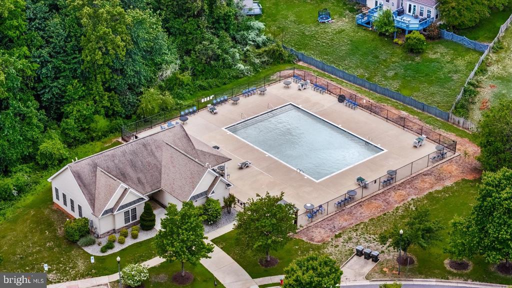 635 HOLLY CREST DRIVE